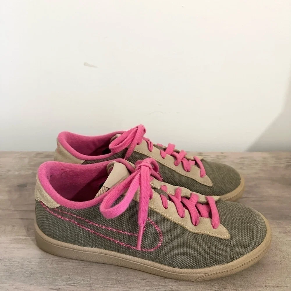 *** RARE *** Women’s Nike Court Low Sneakers Size 6 Pink Style # 310006-261